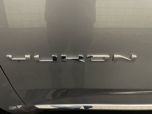 Used 2024 GMC Yukon SLT w/ SLT Luxury Package AWD/4WD image 26