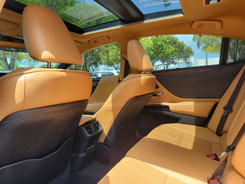 Used 2022 Lexus ES 350 Ultra Luxury w/ Accessory Package 2 FWD image 12