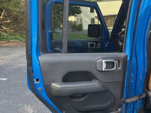 Used 2023 Jeep Wrangler Sahara image 17
