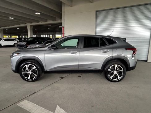 Used 2024 Chevrolet Trax RS w/ Driver Confidence Package image 2