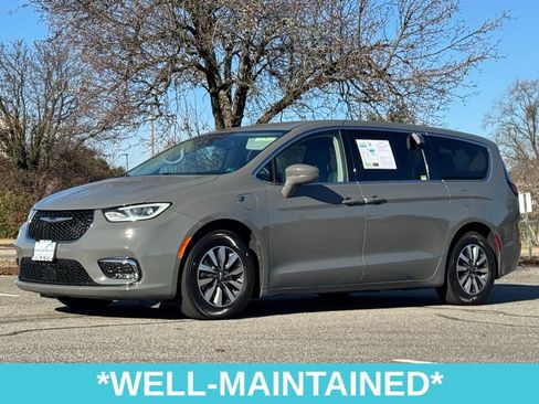Used 2022 Chrysler Pacifica Touring-L image 3