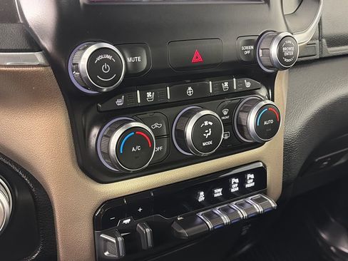 Used 2022 RAM 1500 Laramie AWD/4WD image 21