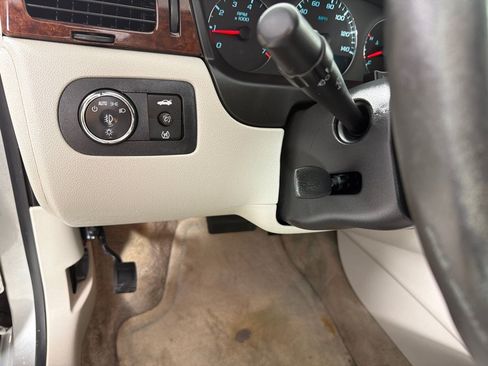 Used 2011 Chevrolet Impala LT w/ Luxury Edition Package FWD image 14