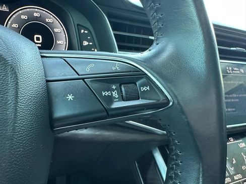 Used 2019 Audi Q8 Prestige w/ Luxury Package AWD/4WD image 44
