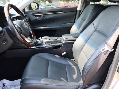 Used 2018 Lexus ES 300h w/ Navigation Package FWD image 13