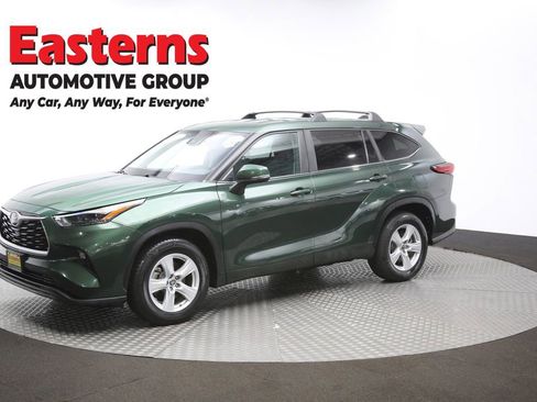 Used 2023 Toyota Highlander LE image 59