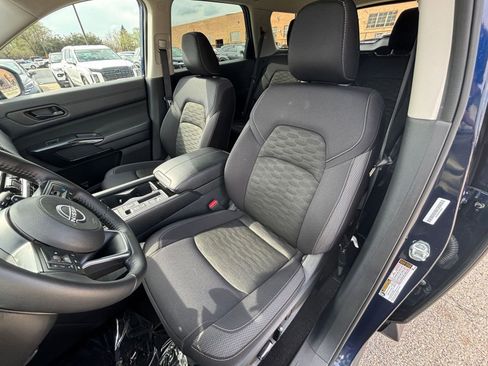 Used 2025 Nissan Pathfinder SV FWD image 39