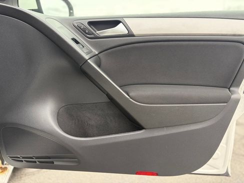 Used 2013 Volkswagen Golf 4-Door FWD image 12