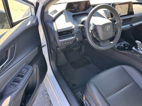 Used 2025 Toyota Prius XLE image 9