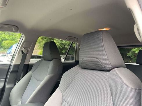 Used 2021 Toyota RAV4 LE AWD/4WD image 21