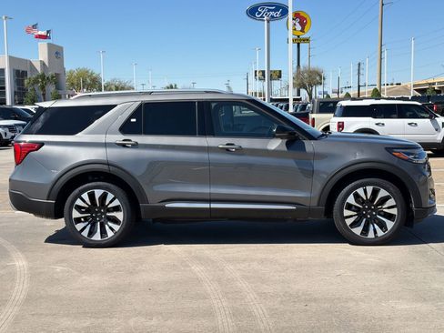 Used 2025 Ford Explorer Platinum w/ LUX Leather Package image 6