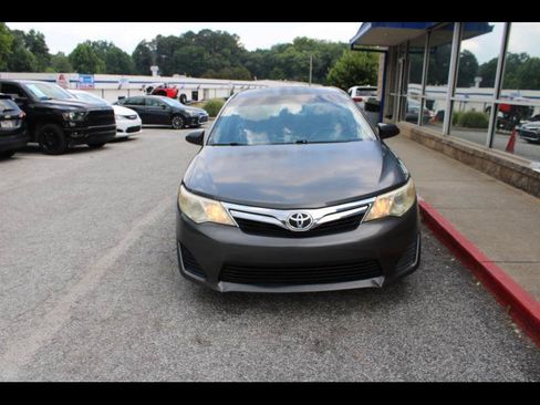 Used 2012 Toyota Camry LE FWD image 1