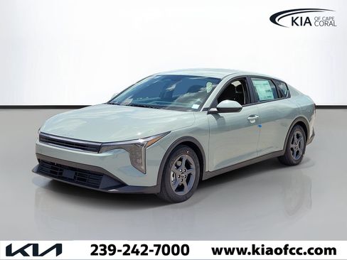 New 2026 Kia K4 FWD image 3