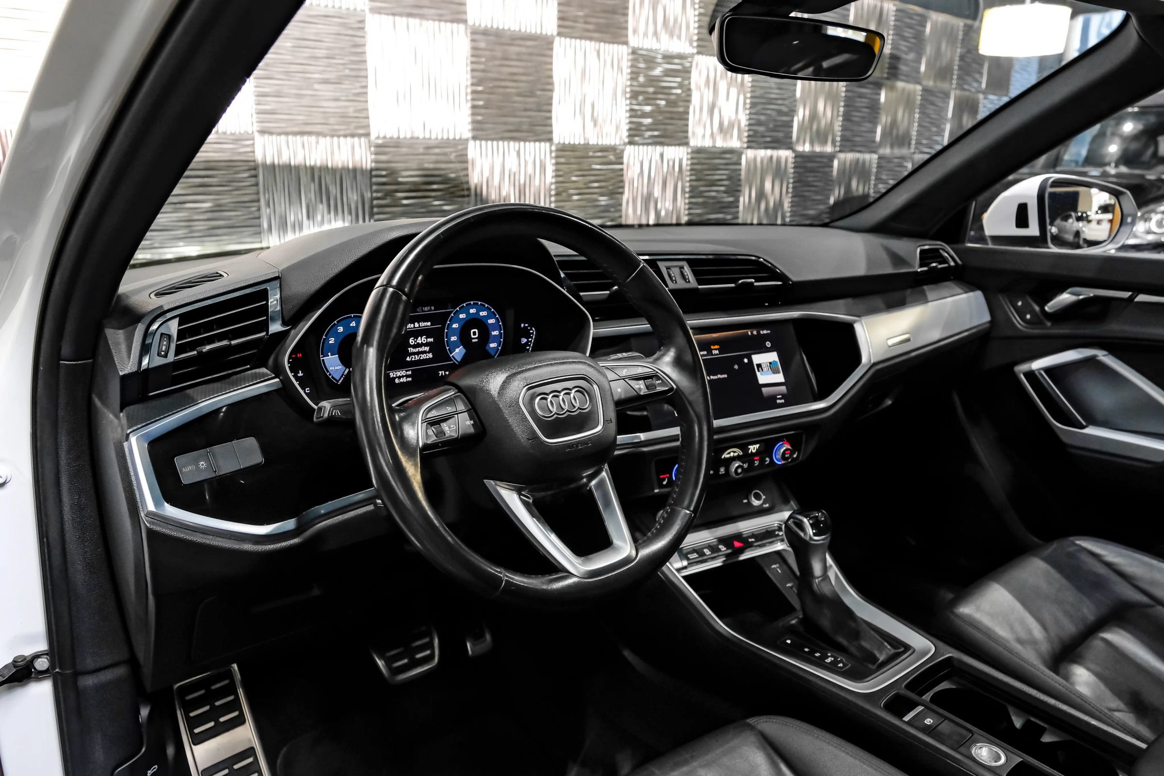 Used 2020 Audi Q3 2.0T Premium w/ Convenience Package AWD/4WD image 3