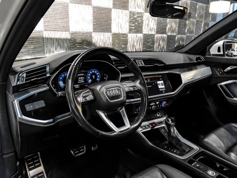 Used 2020 Audi Q3 2.0T Premium w/ Convenience Package AWD/4WD image 3