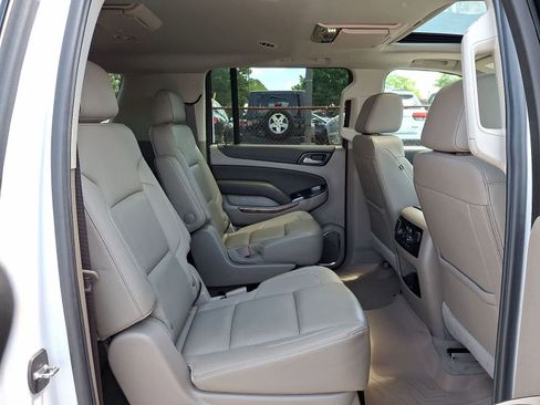 Used 2019 Chevrolet Suburban Premier AWD/4WD image 34