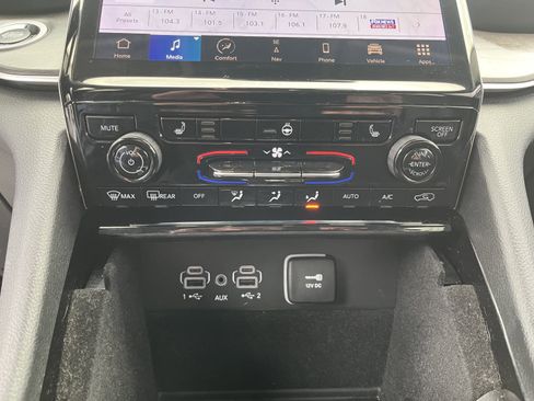 Used 2022 Jeep Grand Cherokee L Limited image 19