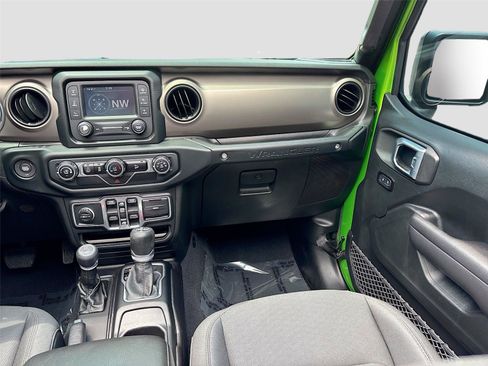 Used 2018 Jeep Wrangler Unlimited Sport S AWD/4WD image 23