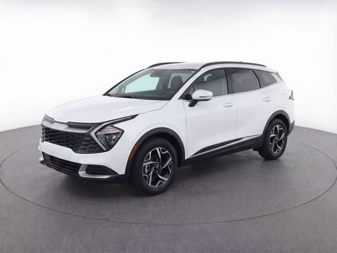 Used 2025 Kia Sportage LX image 3