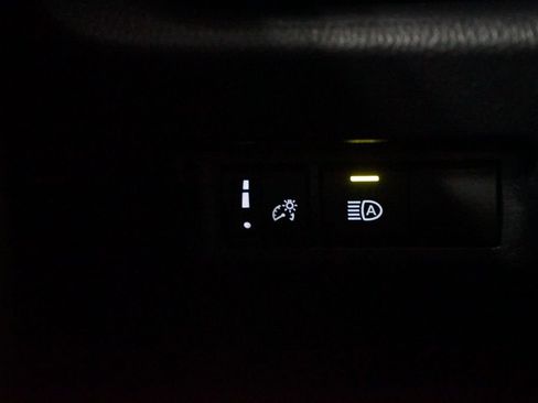 Certified 2025 Toyota RAV4 XLE FWD image 24