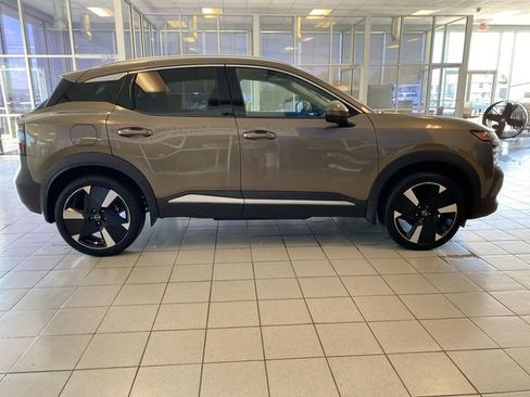 Used 2025 Nissan Kicks SR AWD/4WD image 9