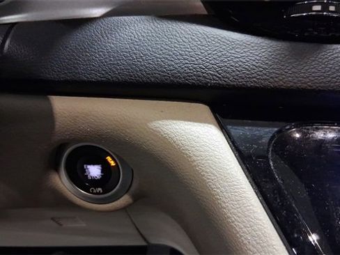 Used 2020 Chrysler Pacifica Touring-L image 27