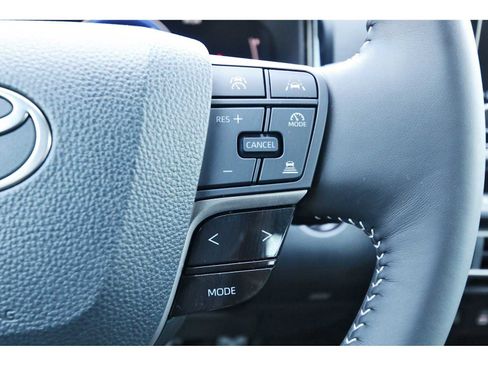 Used 2025 Toyota Camry SE image 16