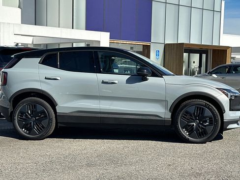 New 2026 Volvo EX30 Cross Country Ultra image 4
