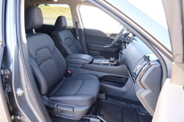 Certified 2025 Nissan Pathfinder SV w/ SV Premium Package FWD image 30