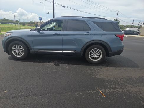 Used 2025 Ford Explorer Active RWD image 9