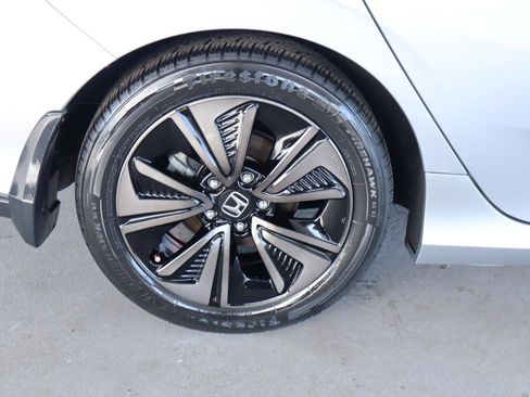 Used 2018 Honda Civic EX image 5