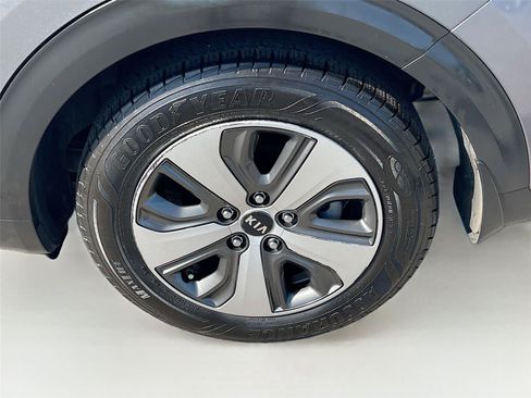 Used 2018 Kia Niro EX FWD image 30