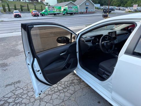 Used 2020 Toyota Corolla LE FWD image 10