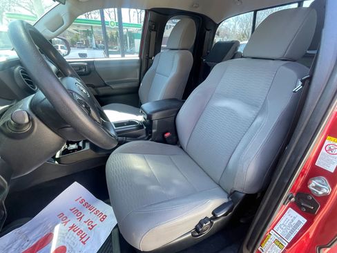 Used 2018 Toyota Tacoma SR image 2