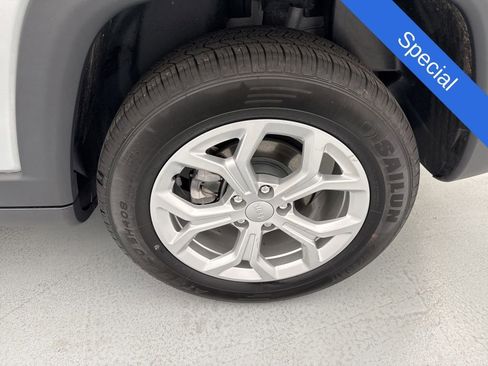 Used 2024 Jeep Compass Latitude AWD/4WD image 6