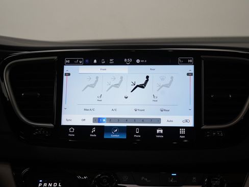 Used 2023 Chrysler Pacifica Touring-L FWD image 16