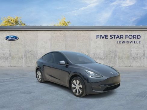 Used 2024 Tesla Model Y Long Range RWD image 2