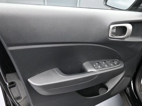 Certified 2026 Hyundai Venue SE FWD image 13
