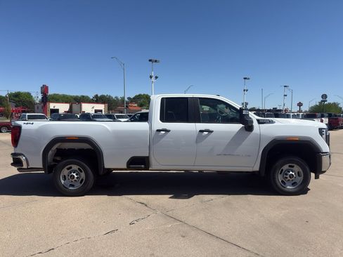 Used 2024 GMC Sierra 2500 Pro w/ Convenience Package AWD/4WD image 4