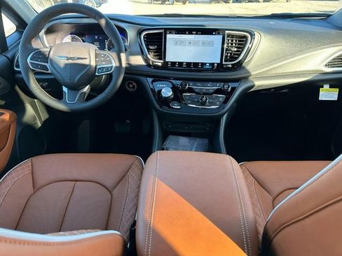New 2026 Chrysler Pacifica Pinnacle FWD image 9