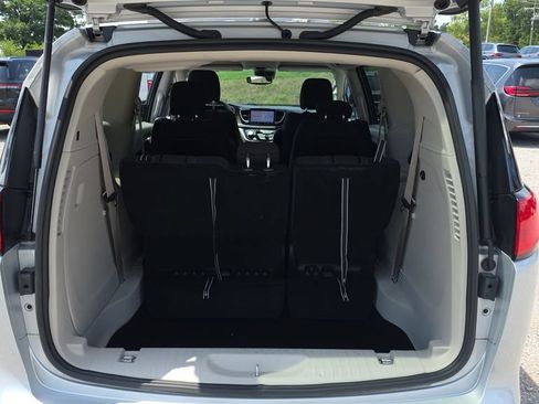 Used 2024 Chrysler Voyager LX FWD image 9