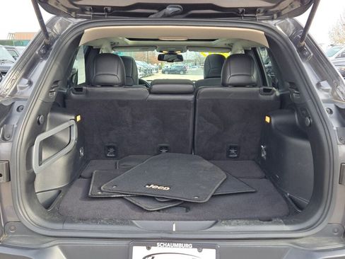 Used 2017 Jeep Cherokee Limited image 16