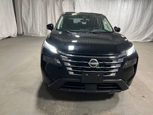 Used 2024 Nissan Rogue SV image 2