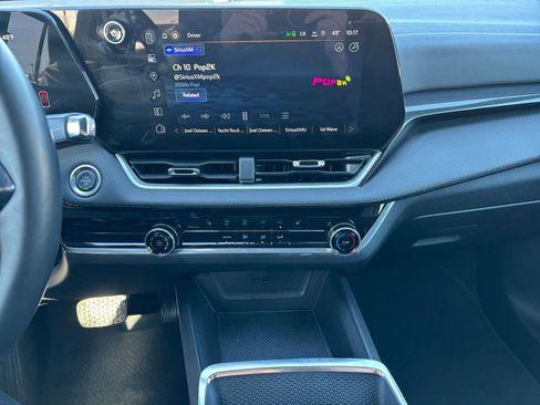 Used 2025 Chevrolet Equinox LT image 17