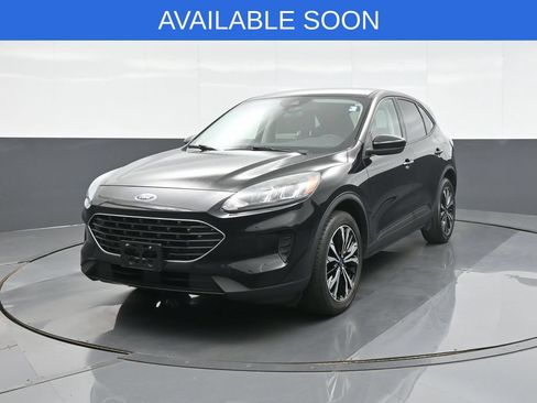 Used 2022 Ford Escape SE w/ SE Sport Appearance Package AWD/4WD image 3