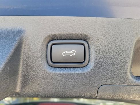 Used 2023 Hyundai Santa Fe SEL w/ Premium Package image 8