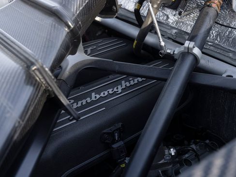 Used 2022 Lamborghini Huracan EVO RWD image 22