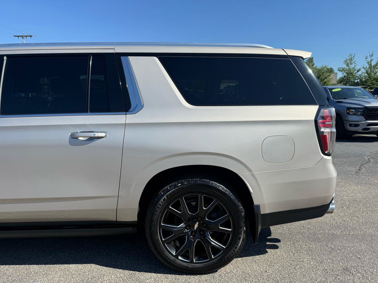Used 2021 Chevrolet Suburban High Country AWD/4WD image 8