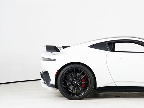 Used 2023 Aston Martin V8 Vantage Coupe RWD image 14