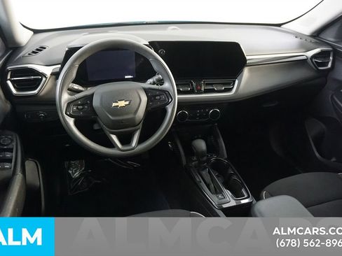 Used 2025 Chevrolet TrailBlazer LT AWD/4WD image 23
